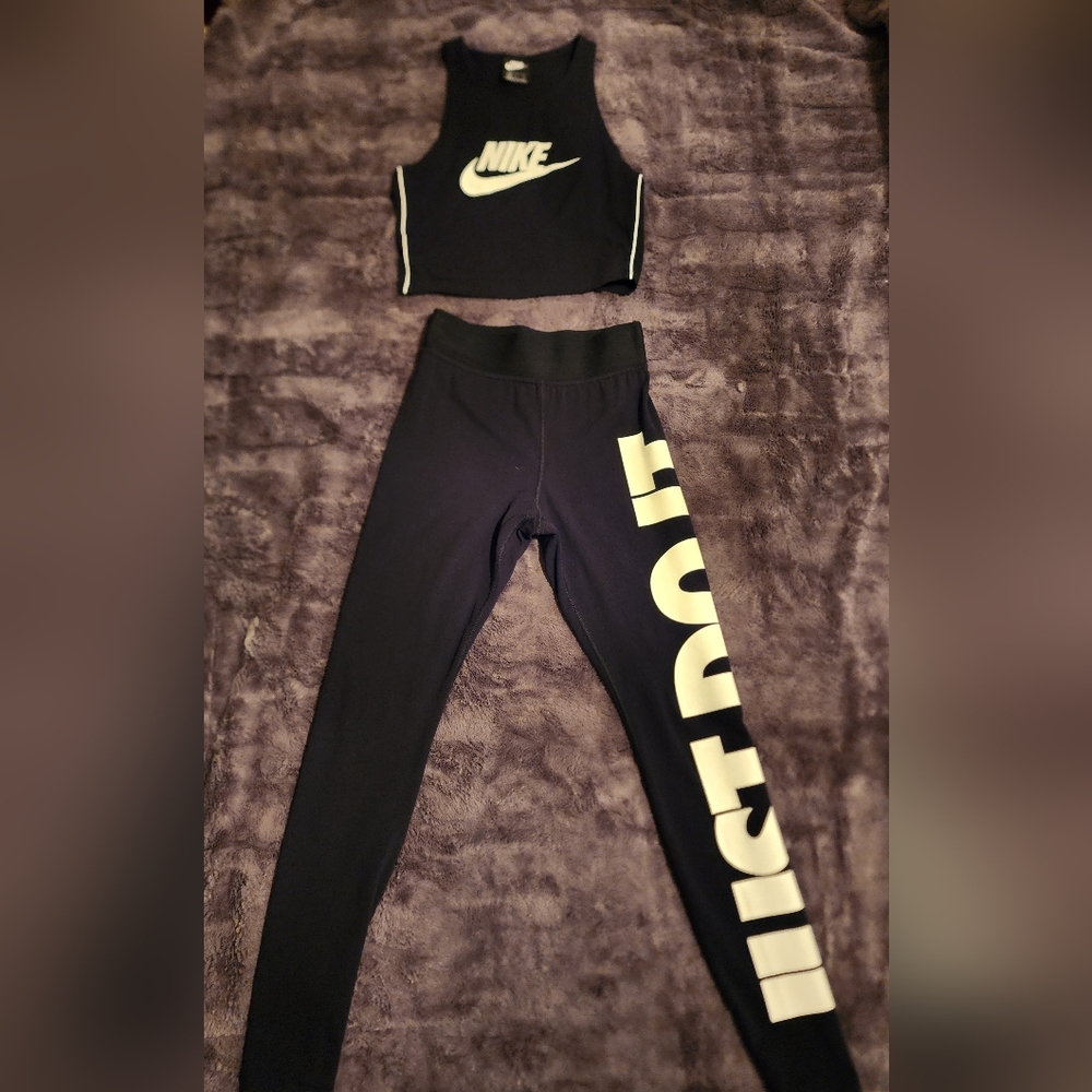 Nike high waisted leggings and crop